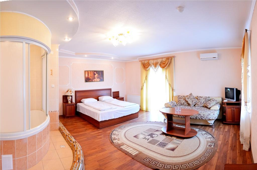 Kseniya Hotel Camenița Exterior foto